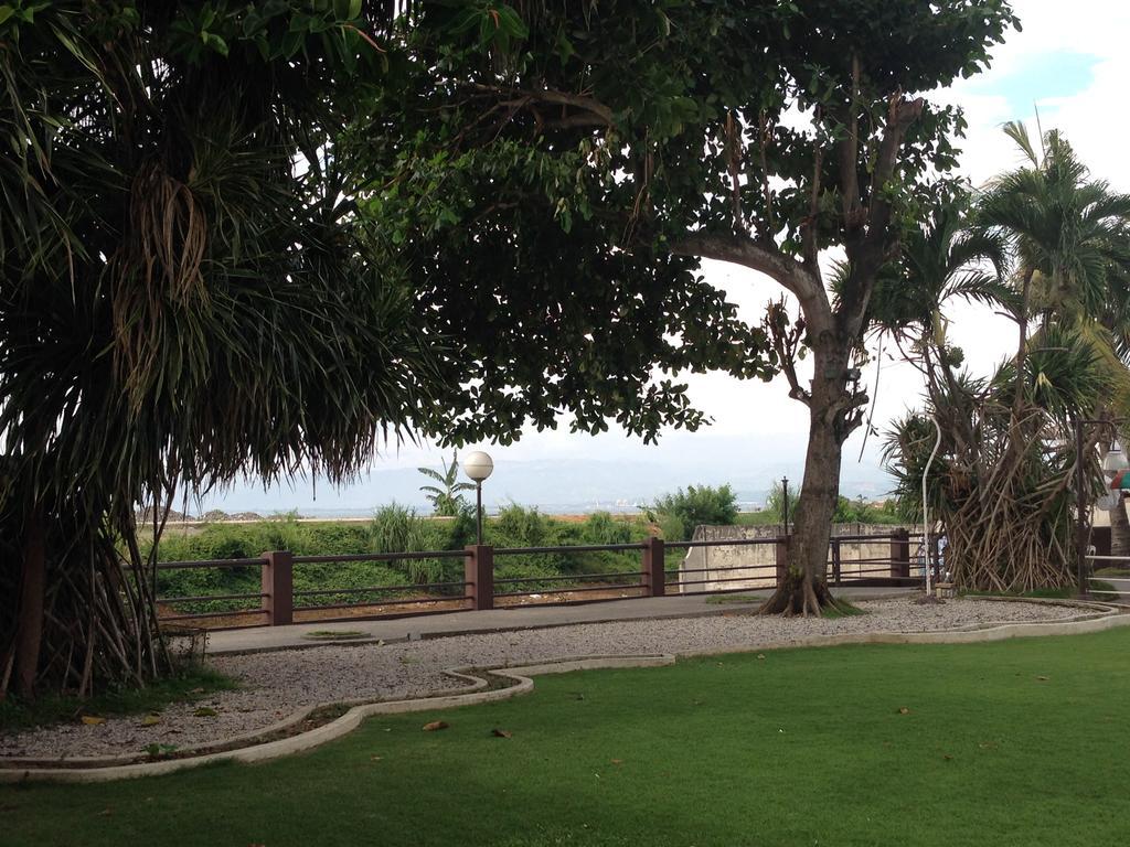 Harbor Lights Hotel And Restaurant Cagayan de Oro Esterno foto