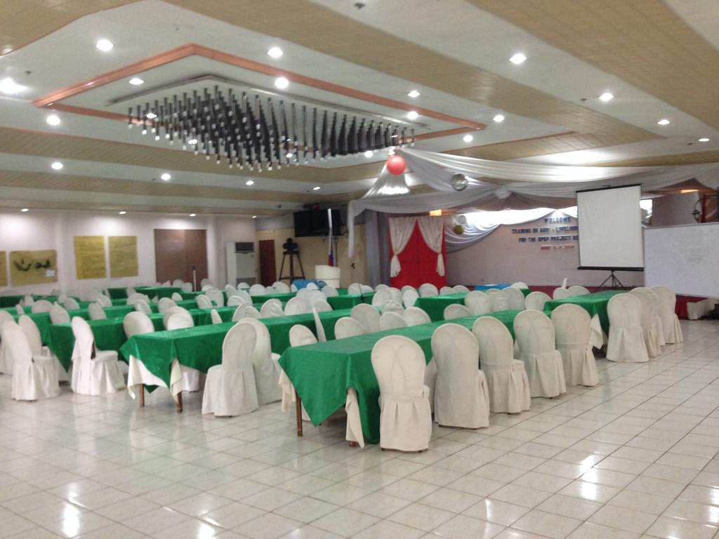 Harbor Lights Hotel And Restaurant Cagayan de Oro Esterno foto